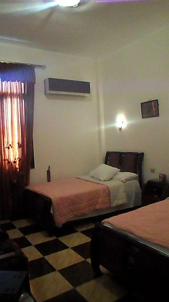 Family Palace Hostel Каир Экстерьер фото
